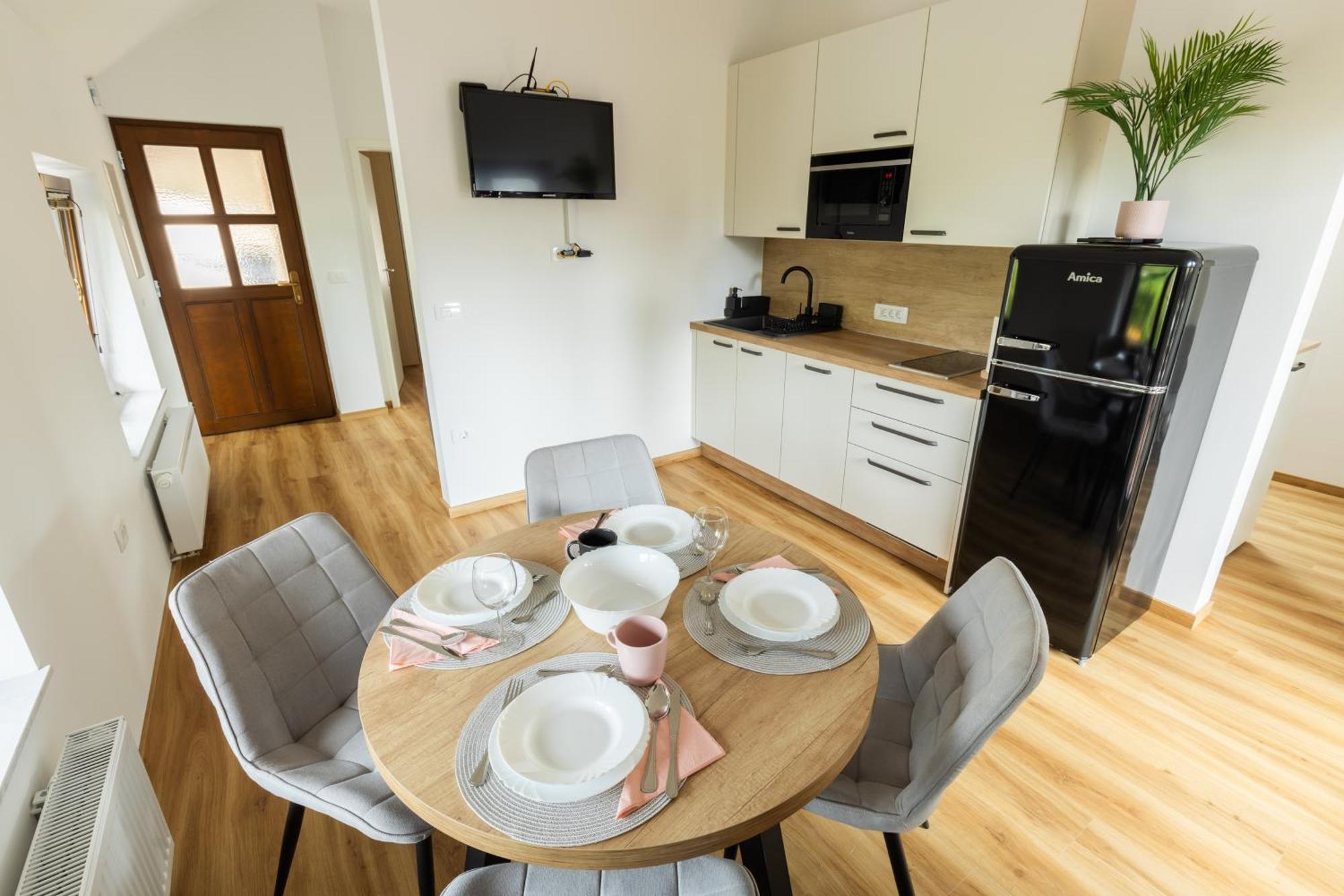 Ajda Apartment *